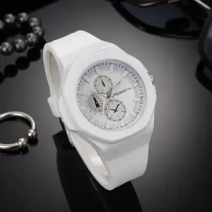 Unisex Silicone Strap Quartz Watch — Minimalist Design