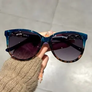 Cat Eye Sunglasses — Retro, Women's